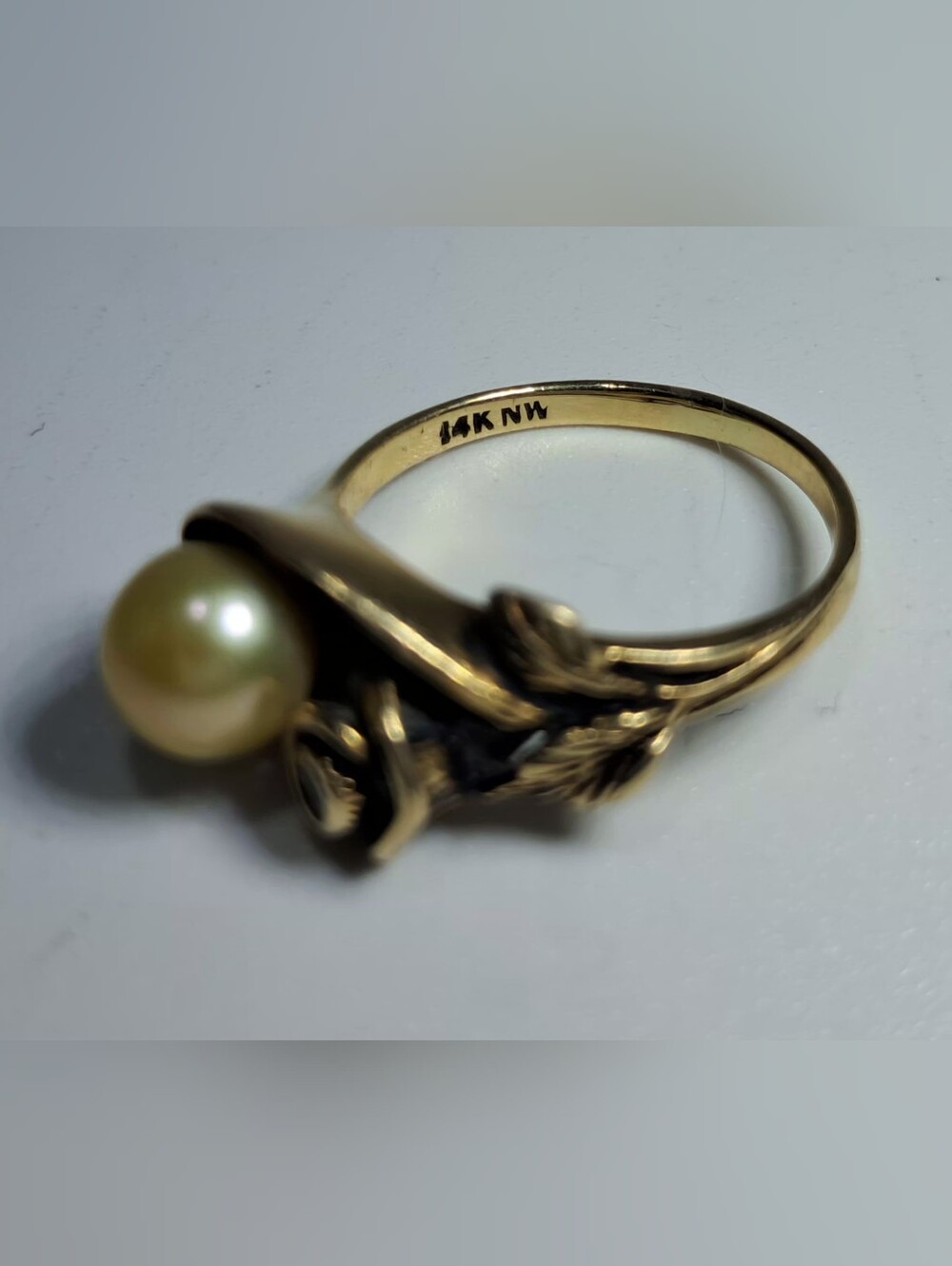 Vintage 14K Yellow Gold Cultured Pearl & Diamond Accent Leaf Ring Size 5.5 - Picture 4 of 5